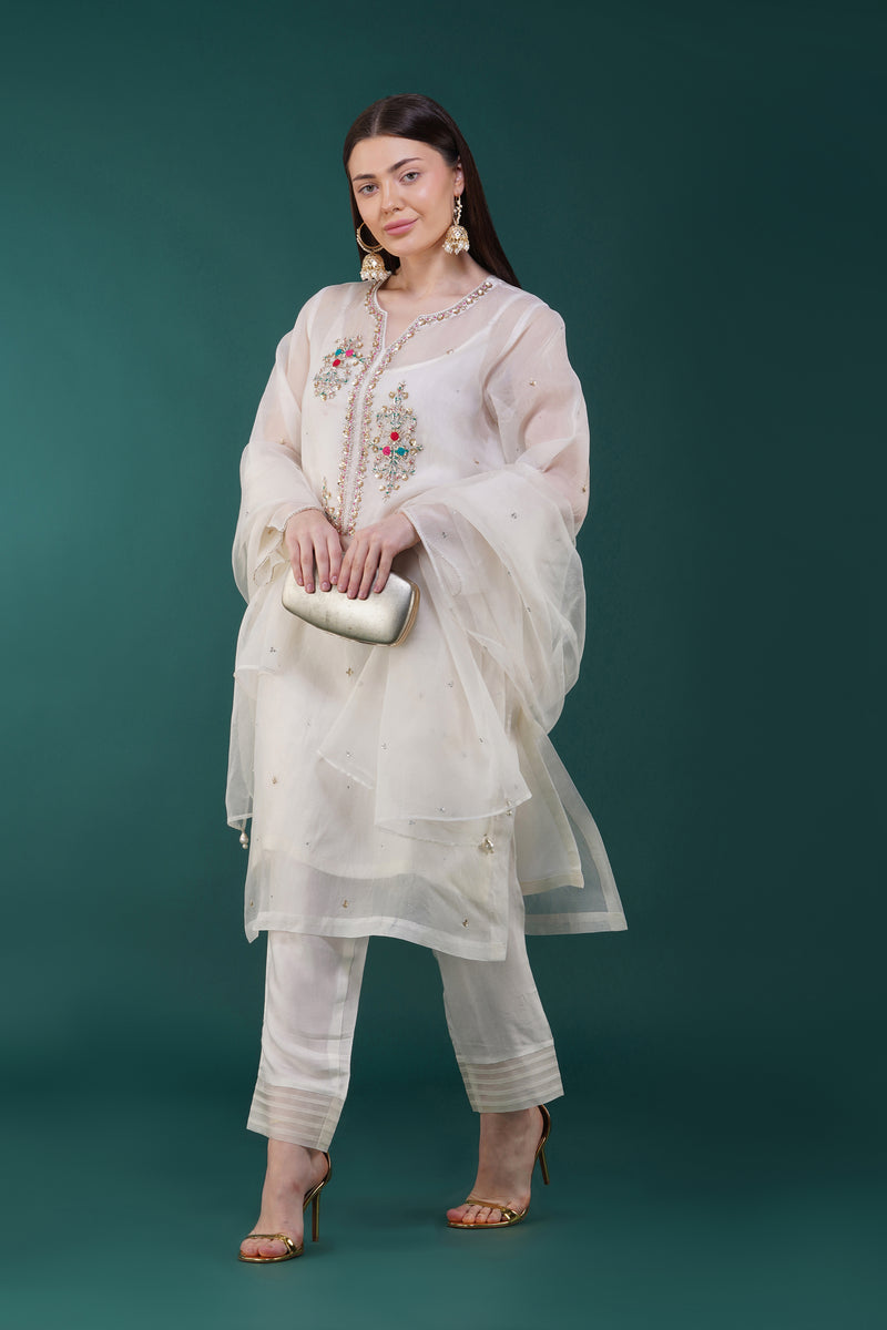 Gentile Kurta Set